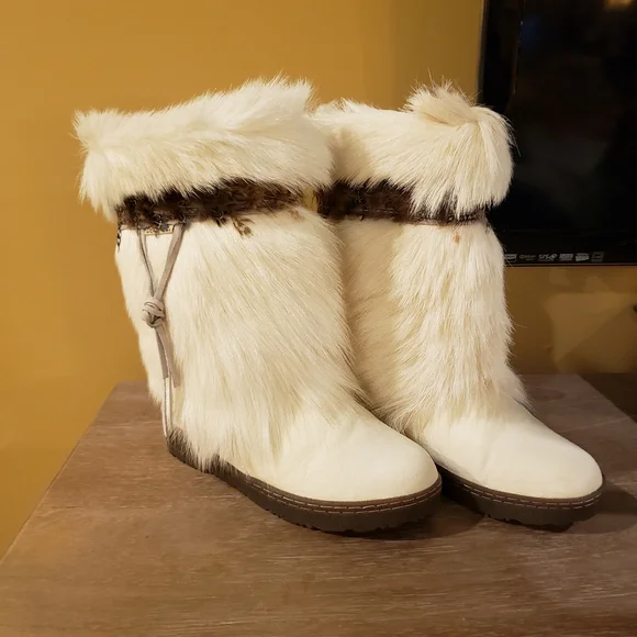 NEW! White Horse Hair & Feather Fur Winter Boots - Picture 5 of 7